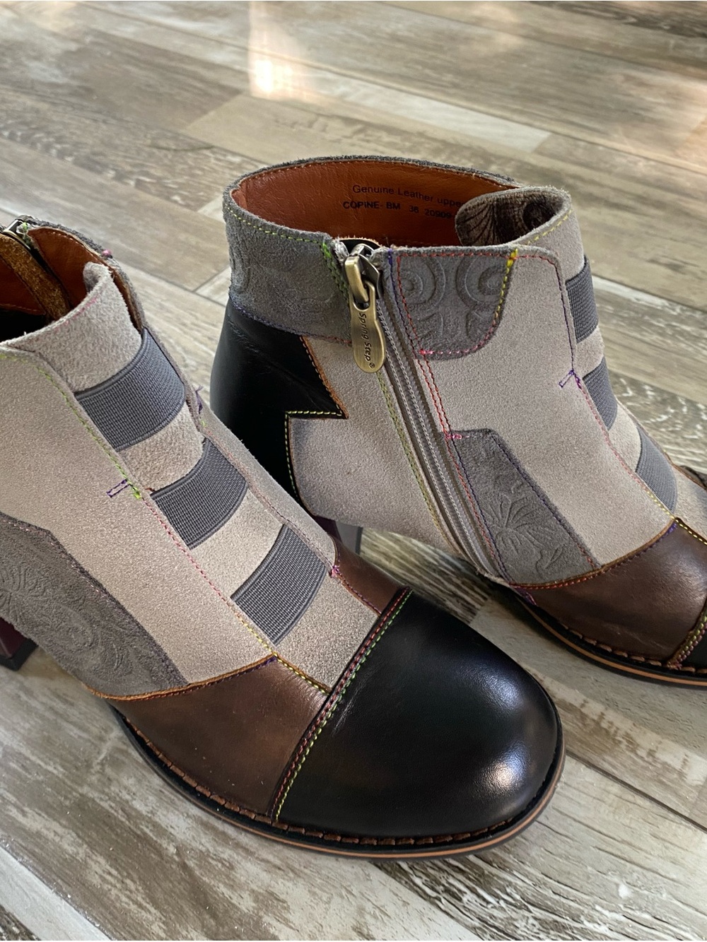 NWOT L'ARTISTE Multitone Suede & Leather Ankle Boots in Taupe, Brown & Black